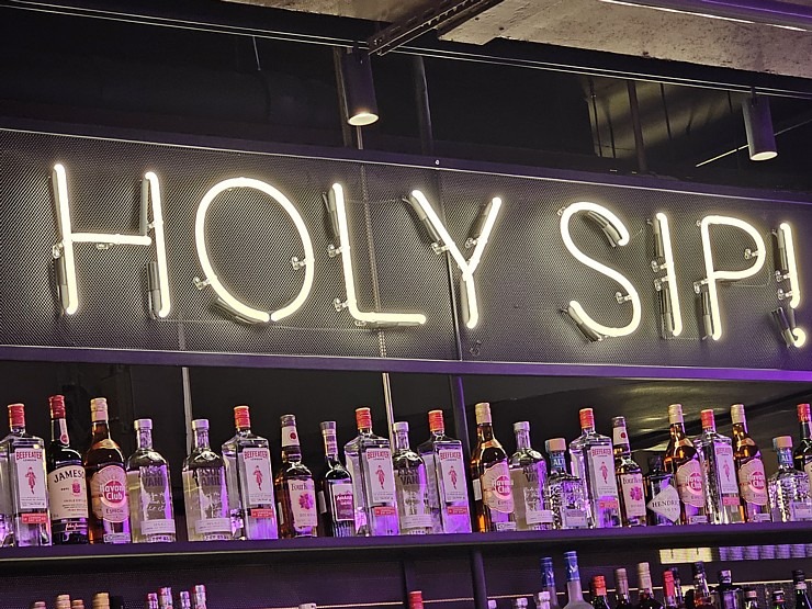 Tiek atklāta ēdināšanas zona « POSTe food hall » tirdzniecības centrā « Origo » 380846