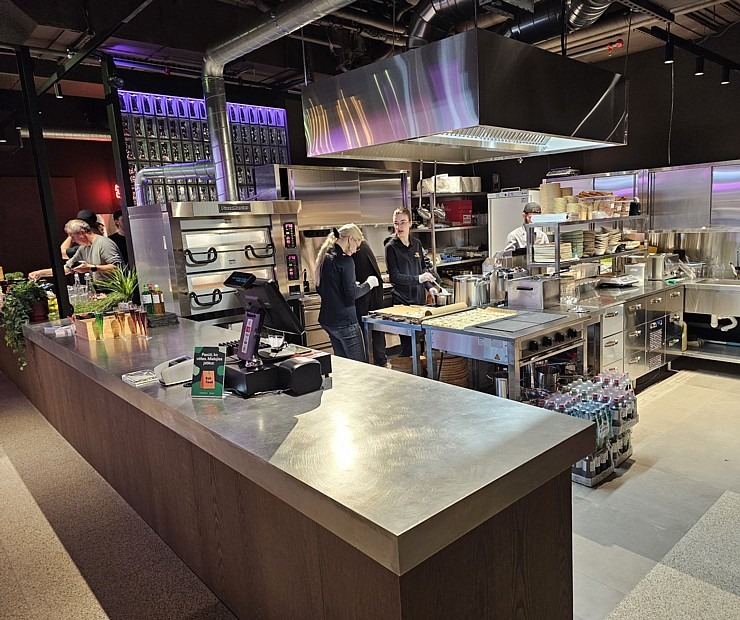 Tiek atklāta ēdināšanas zona « POSTe food hall » tirdzniecības centrā « Origo » 380849