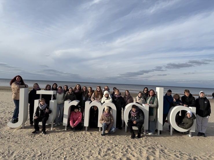 Latvijā uz nometni sabrauc talantīgi ukraiņu bērni 380887