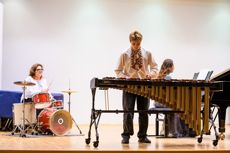 Latvijā uz nometni sabrauc talantīgi ukraiņu bērni 380880