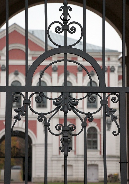 Apceļojam Latviju ar 486 zirgspēku jaudīgo « Xpeng G6 » - Jelgavas pils. Sadarbībā ar Autobrava 380934