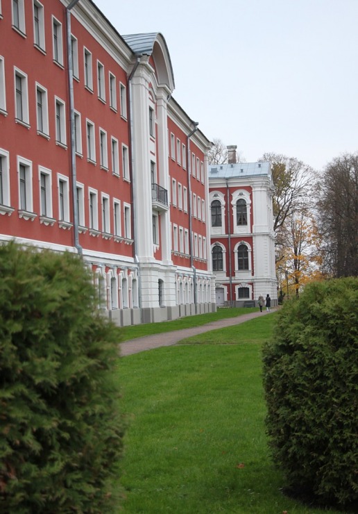 Apceļojam Latviju ar 486 zirgspēku jaudīgo « Xpeng G6 » - Jelgavas pils. Sadarbībā ar Autobrava 380935