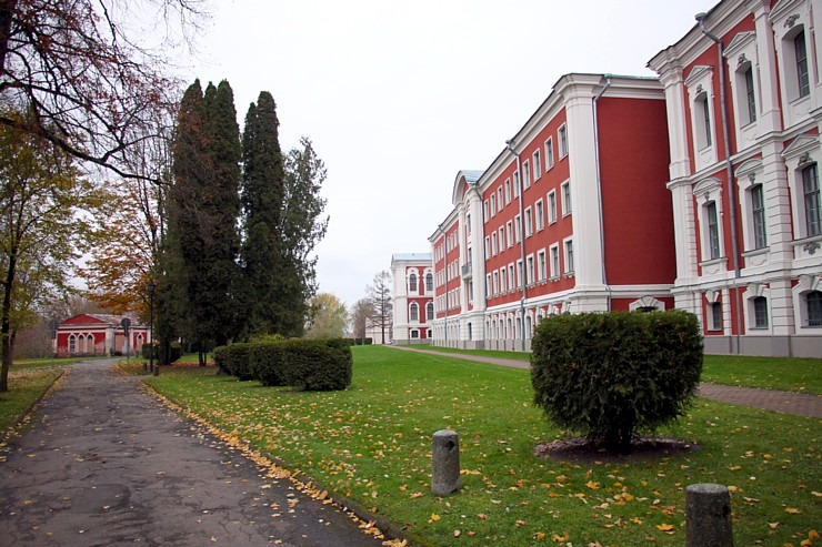 Apceļojam Latviju ar 486 zirgspēku jaudīgo « Xpeng G6 » - Jelgavas pils. Sadarbībā ar Autobrava 380940