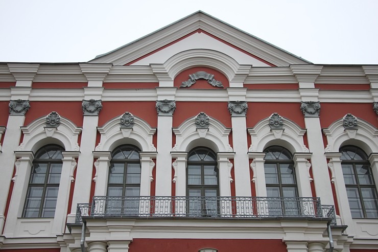 Apceļojam Latviju ar 486 zirgspēku jaudīgo « Xpeng G6 » - Jelgavas pils. Sadarbībā ar Autobrava 380947