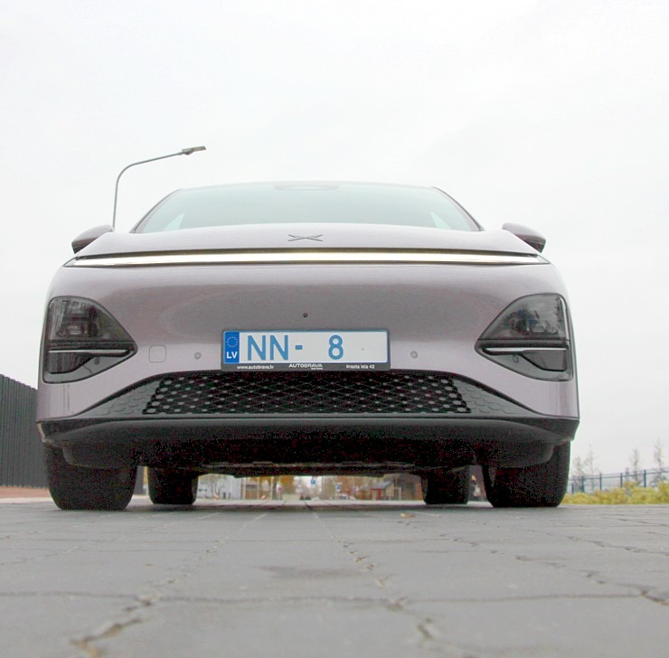 Ar 486 zirgspēku jaudīgo « Xpeng G6 » dodamies uz Latgales laukiem. Sadarbībā ar Autobrava 380997