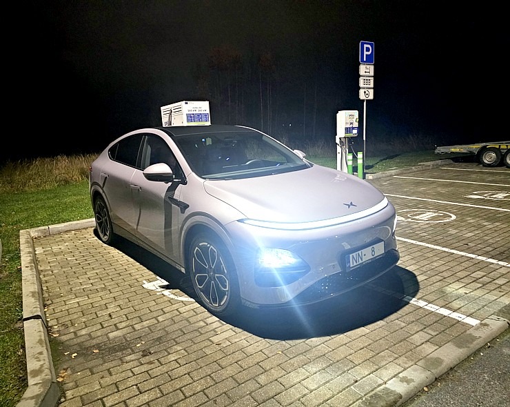 Ar 486 zirgspēku jaudīgo « Xpeng G6 » dodamies uz Latgales laukiem. Sadarbībā ar Autobrava 381005