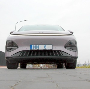 Ar 486 zirgspēku jaudīgo « Xpeng G6 » dodamies uz Latgales laukiem. Sadarbībā ar Autobrava 17