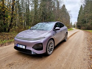 Ar 486 zirgspēku jaudīgo « Xpeng G6 » dodamies uz Latgales laukiem. Sadarbībā ar Autobrava 18