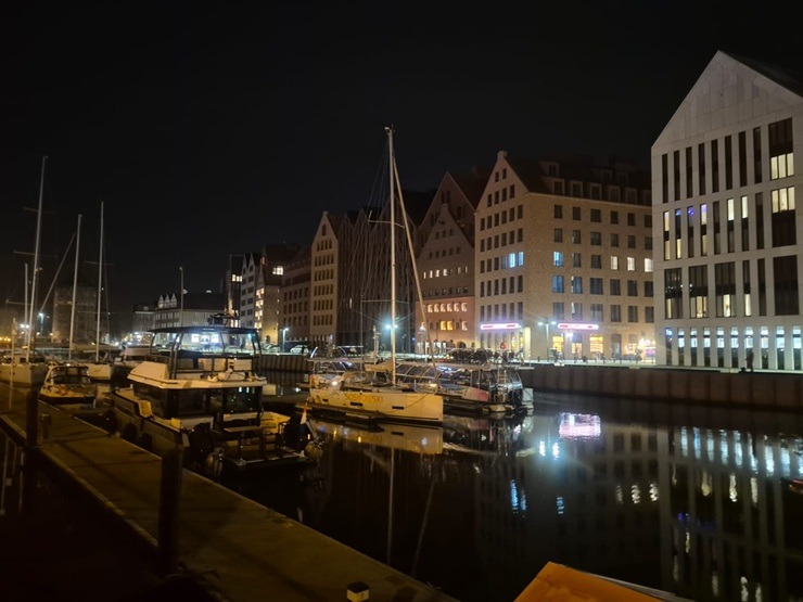 Travelnews.lv izmanto pēdējo iespēju ar «Ryanair» aizlidot uz Gdaņsku un dodas vakara pastaigā uz Motlavas upes krastmalu 381015