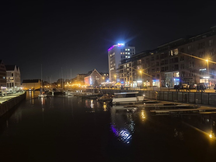 Travelnews.lv izmanto pēdējo iespēju ar «Ryanair» aizlidot uz Gdaņsku un dodas vakara pastaigā uz Motlavas upes krastmalu 381014