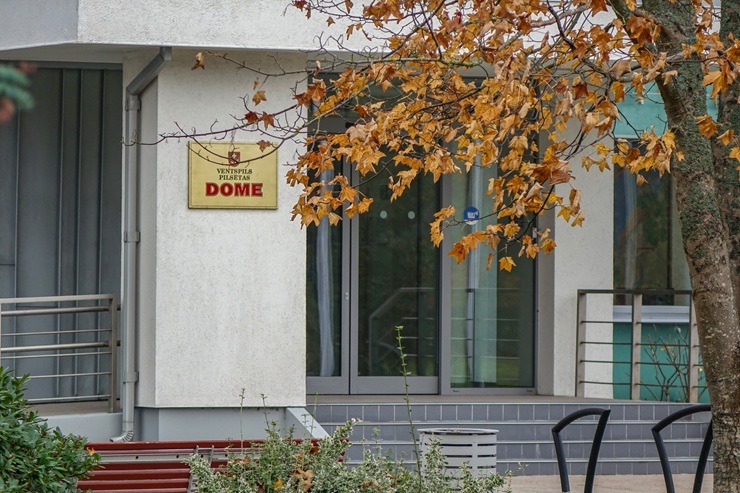 Ventspils patriotiskās noskaņās gaida svētkus 381094