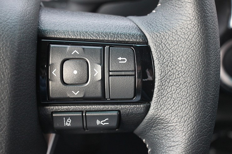 Sadarbībā ar auto nomu «SIXT Latvija» apceļojam Latviju - Toyota Hilux no 53 eiro dienā 381112