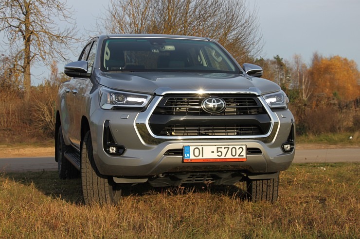 Sadarbībā ar auto nomu «SIXT Latvija» apceļojam Latviju - Toyota Hilux no 53 eiro dienā 381116
