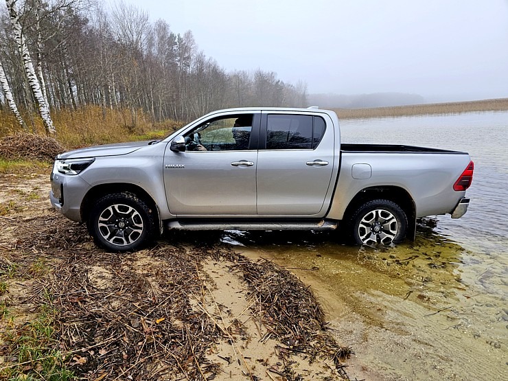 Sadarbībā ar auto nomu «SIXT Latvija» apceļojam Latviju - Toyota Hilux no 53 eiro dienā 381099