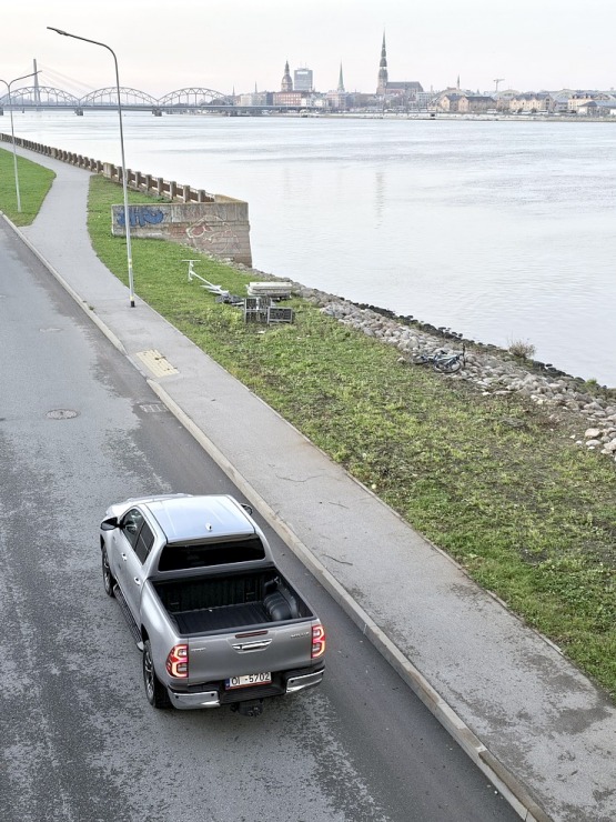 Toyota Hilux ir izcils piedzīvojumu auto, ko piedāvā «SIXT Latvija» no 53 eiro dienā 381150