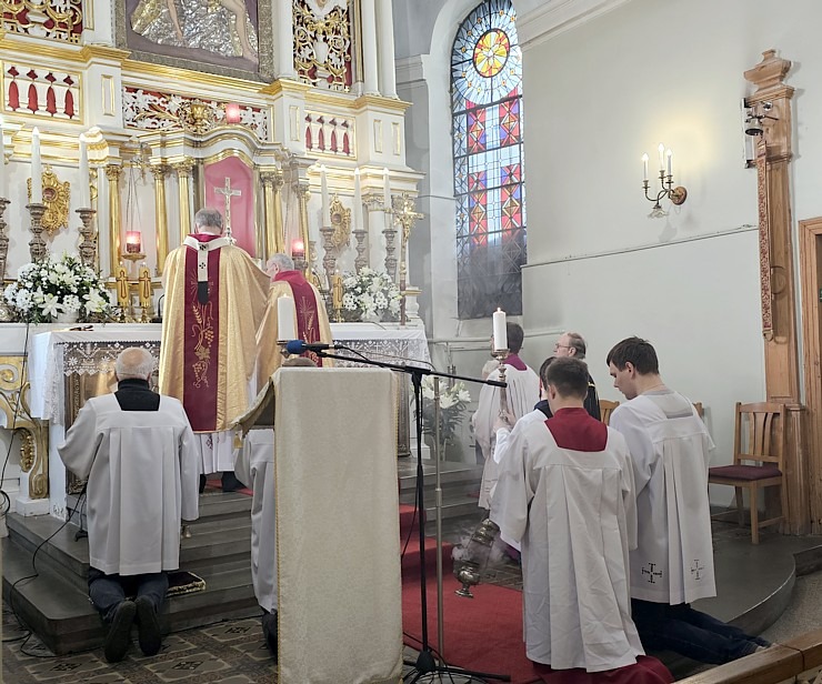 Katoļu kardināls Jānis Pujats kopā ar kristiešiem svin savu 95. dzimšanas dienu 381387