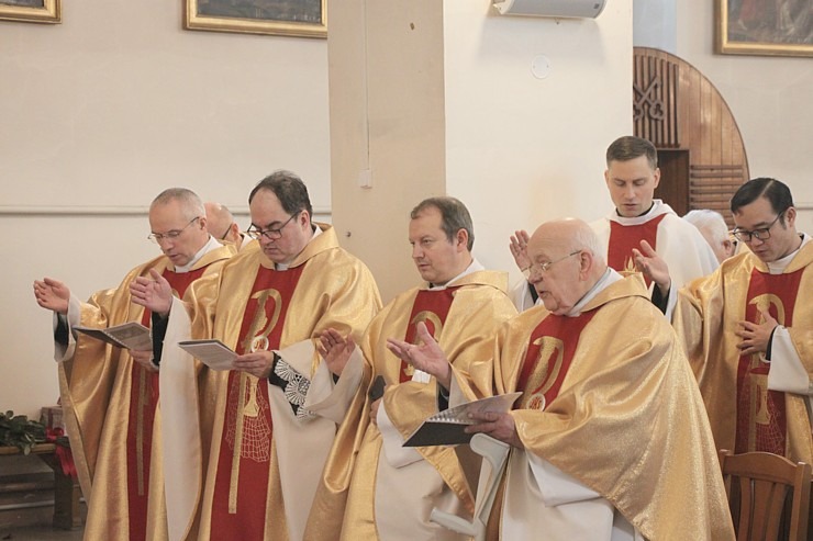 Katoļu kardināls Jānis Pujats kopā ar kristiešiem svin savu 95. dzimšanas dienu 381413