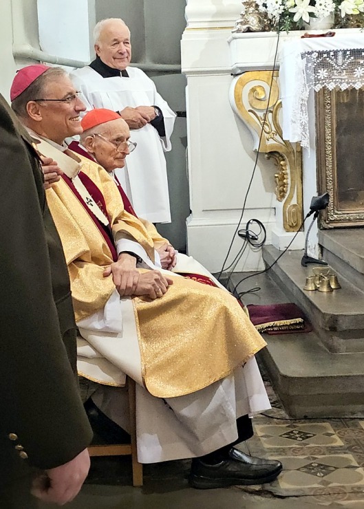 Katoļu kardināls Jānis Pujats kopā ar kristiešiem svin savu 95. dzimšanas dienu 381419