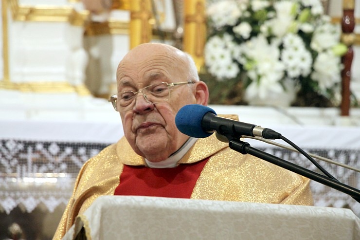 Katoļu kardināls Jānis Pujats kopā ar kristiešiem svin savu 95. dzimšanas dienu 381420