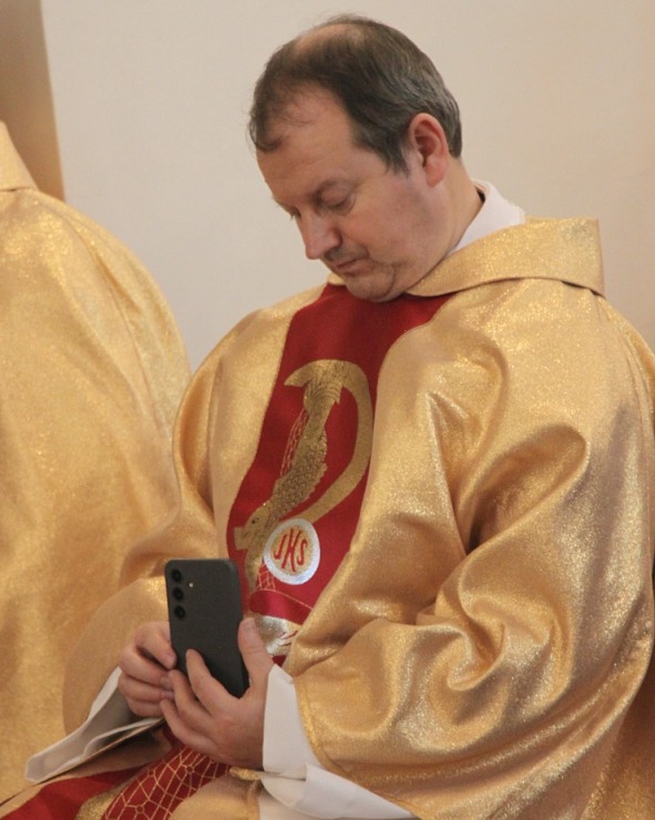 Katoļu kardināls Jānis Pujats kopā ar kristiešiem svin savu 95. dzimšanas dienu 381421