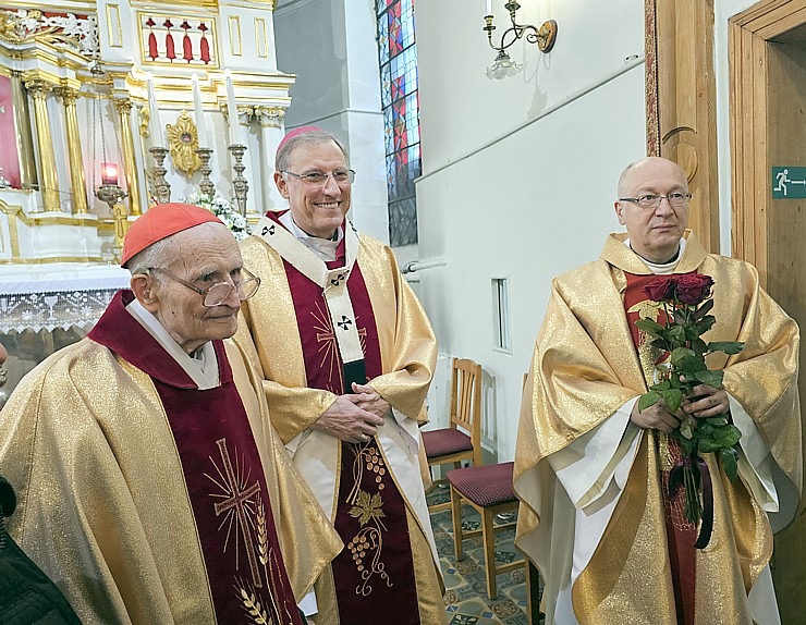 Katoļu kardināls Jānis Pujats kopā ar kristiešiem svin savu 95. dzimšanas dienu 381428