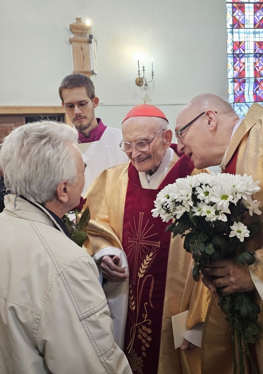 Katoļu kardināls Jānis Pujats kopā ar kristiešiem svin savu 95. dzimšanas dienu 381434