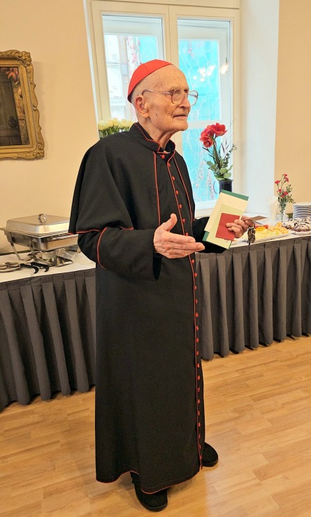 Katoļu kardināls Jānis Pujats kopā ar kristiešiem svin savu 95. dzimšanas dienu 381447