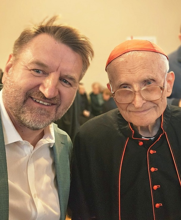 Katoļu kardināls Jānis Pujats kopā ar kristiešiem svin savu 95. dzimšanas dienu 381455