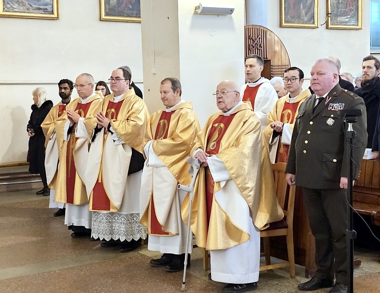 Katoļu kardināls Jānis Pujats kopā ar kristiešiem svin savu 95. dzimšanas dienu 381380