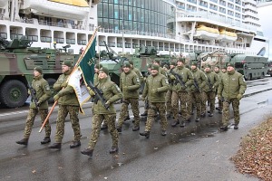 Skatām Latvijas proklamēšanas 107. gadadienai veltīto militāro parādi 12