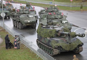 Skatām Latvijas proklamēšanas 107. gadadienai veltīto militāro parādi 16