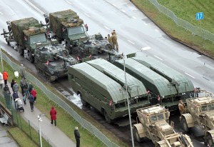 Skatām Latvijas proklamēšanas 107. gadadienai veltīto militāro parādi 29