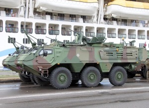 Skatām Latvijas proklamēšanas 107. gadadienai veltīto militāro parādi 30