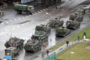 Skatām Latvijas proklamēšanas 107. gadadienai veltīto militāro parādi 4