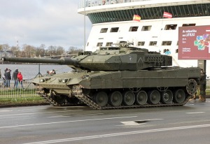 Skatām Latvijas proklamēšanas 107. gadadienai veltīto militāro parādi 7