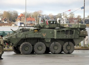 Skatām Latvijas proklamēšanas 107. gadadienai veltīto militāro parādi 8