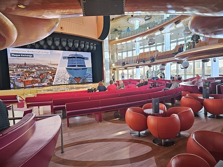 Valsts svētku laikā Rīgas ostā pirmoreiz viesojas Vācijas «AIDA Cruises» kuģis «AIDAprima» 381562