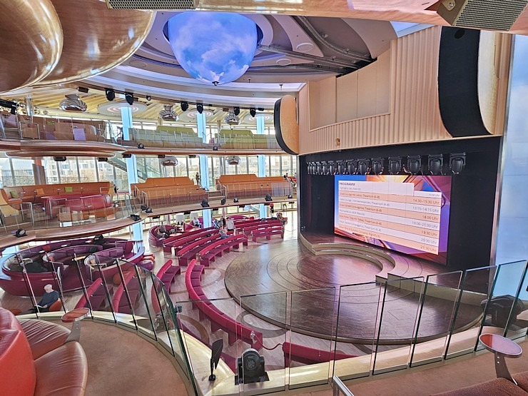 Valsts svētku laikā Rīgas ostā pirmoreiz viesojas Vācijas «AIDA Cruises» kuģis «AIDAprima» 381564