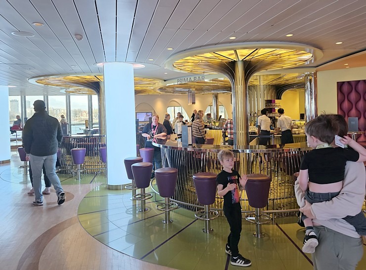 Valsts svētku laikā Rīgas ostā pirmoreiz viesojas Vācijas «AIDA Cruises» kuģis «AIDAprima» 381566