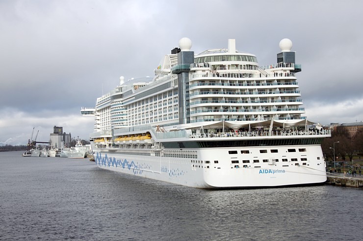 Valsts svētku laikā Rīgas ostā pirmoreiz viesojas Vācijas «AIDA Cruises» kuģis «AIDAprima» 381554