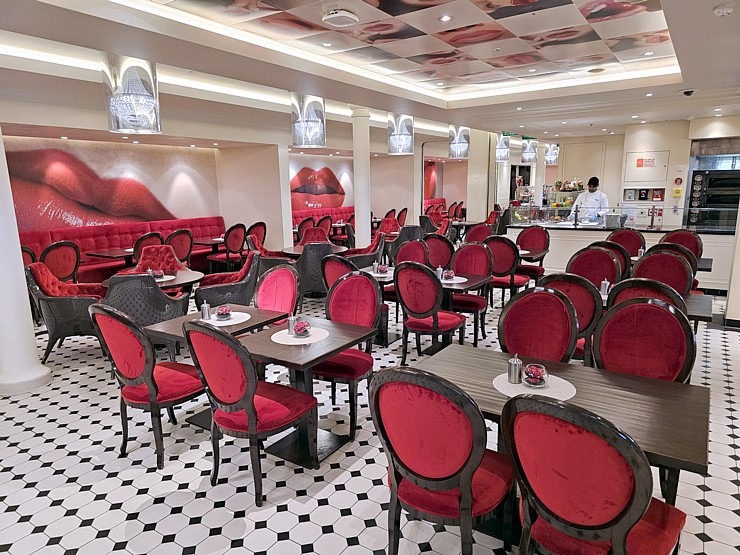 Valsts svētku laikā Rīgas ostā pirmoreiz viesojas Vācijas «AIDA Cruises» kuģis «AIDAprima» 381588