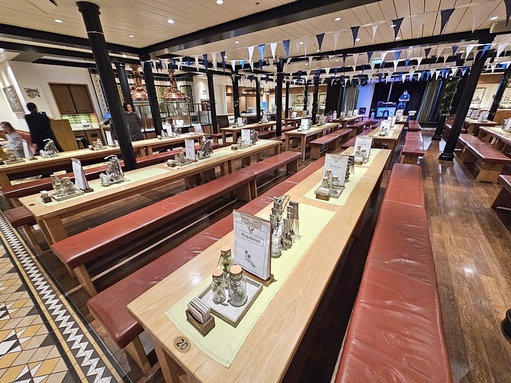 Valsts svētku laikā Rīgas ostā pirmoreiz viesojas Vācijas «AIDA Cruises» kuģis «AIDAprima» 381591