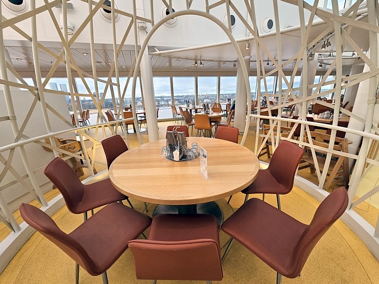 Valsts svētku laikā Rīgas ostā pirmoreiz viesojas Vācijas «AIDA Cruises» kuģis «AIDAprima» 381600