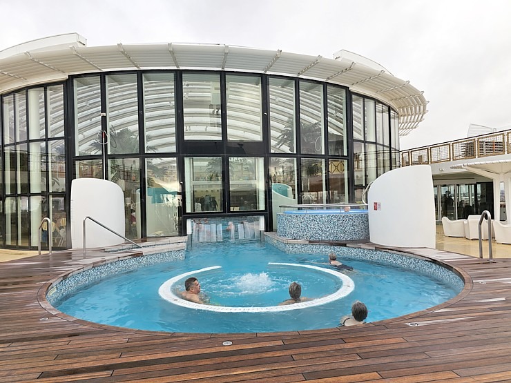 Valsts svētku laikā Rīgas ostā pirmoreiz viesojas Vācijas «AIDA Cruises» kuģis «AIDAprima» 381605