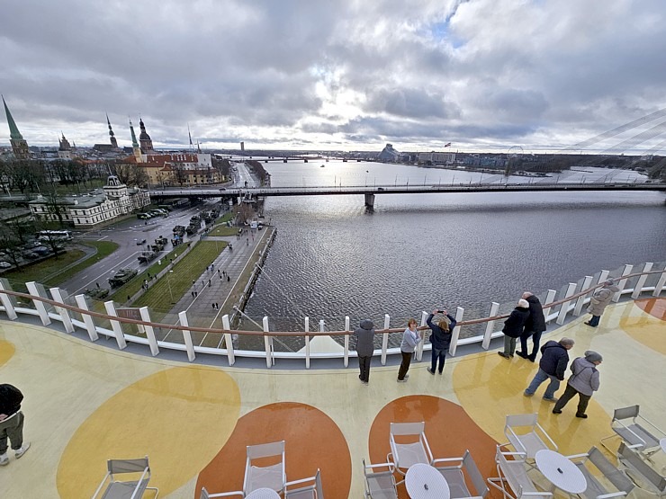 Valsts svētku laikā Rīgas ostā pirmoreiz viesojas Vācijas «AIDA Cruises» kuģis «AIDAprima» 381607