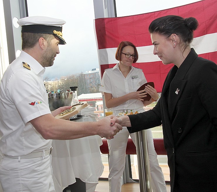 Valsts svētku laikā Rīgas ostā pirmoreiz viesojas Vācijas «AIDA Cruises» kuģis «AIDAprima» 381557