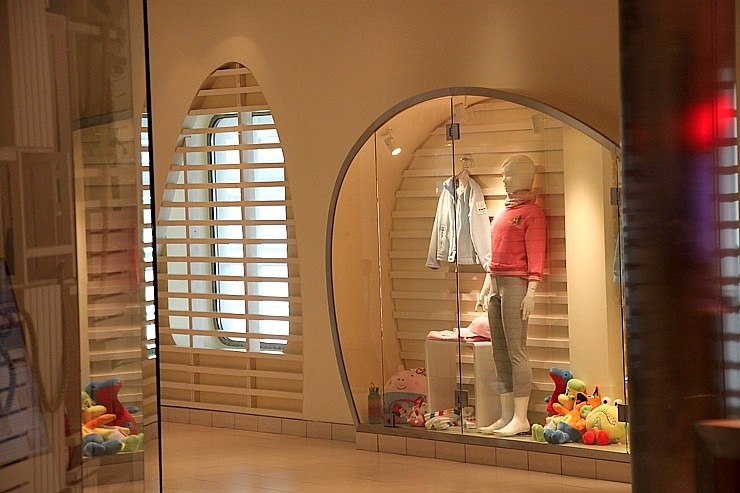 Valsts svētku laikā Rīgas ostā pirmoreiz viesojas Vācijas «AIDA Cruises» kuģis «AIDAprima» 381625