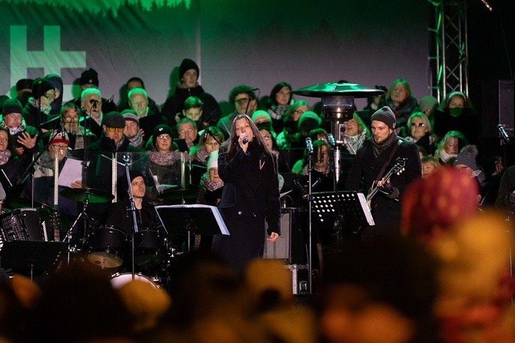 Ar Gaismas ceļu un skanīgu koncertu Jūrmalā atzīmē 18. novembri 381636