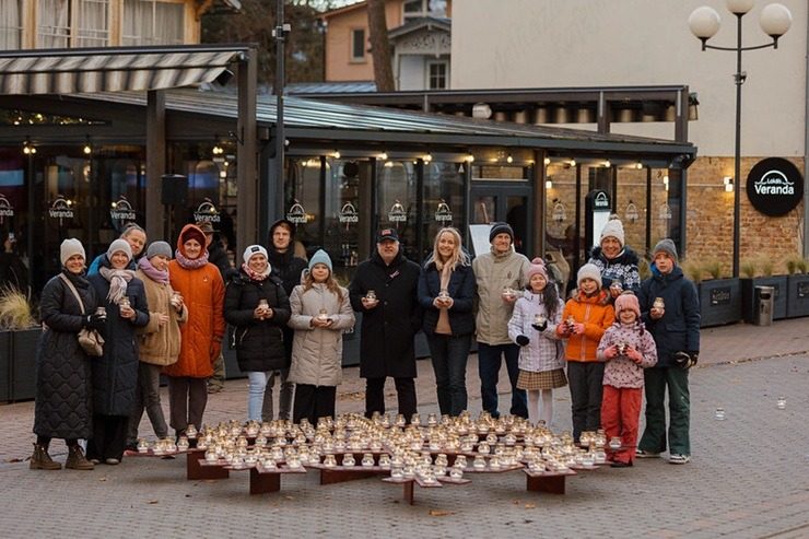 Ar Gaismas ceļu un skanīgu koncertu Jūrmalā atzīmē 18. novembri 381628