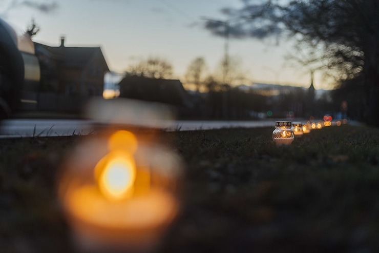 Ar Gaismas ceļu un skanīgu koncertu Jūrmalā atzīmē 18. novembri 381631